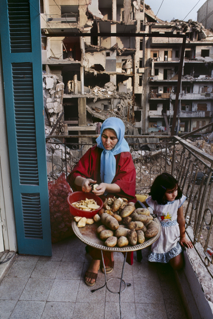 01261_16, Lebanon, 10/1982, LEBANON-10086. A mother peels potatoes retouched_Sonny Fabbri